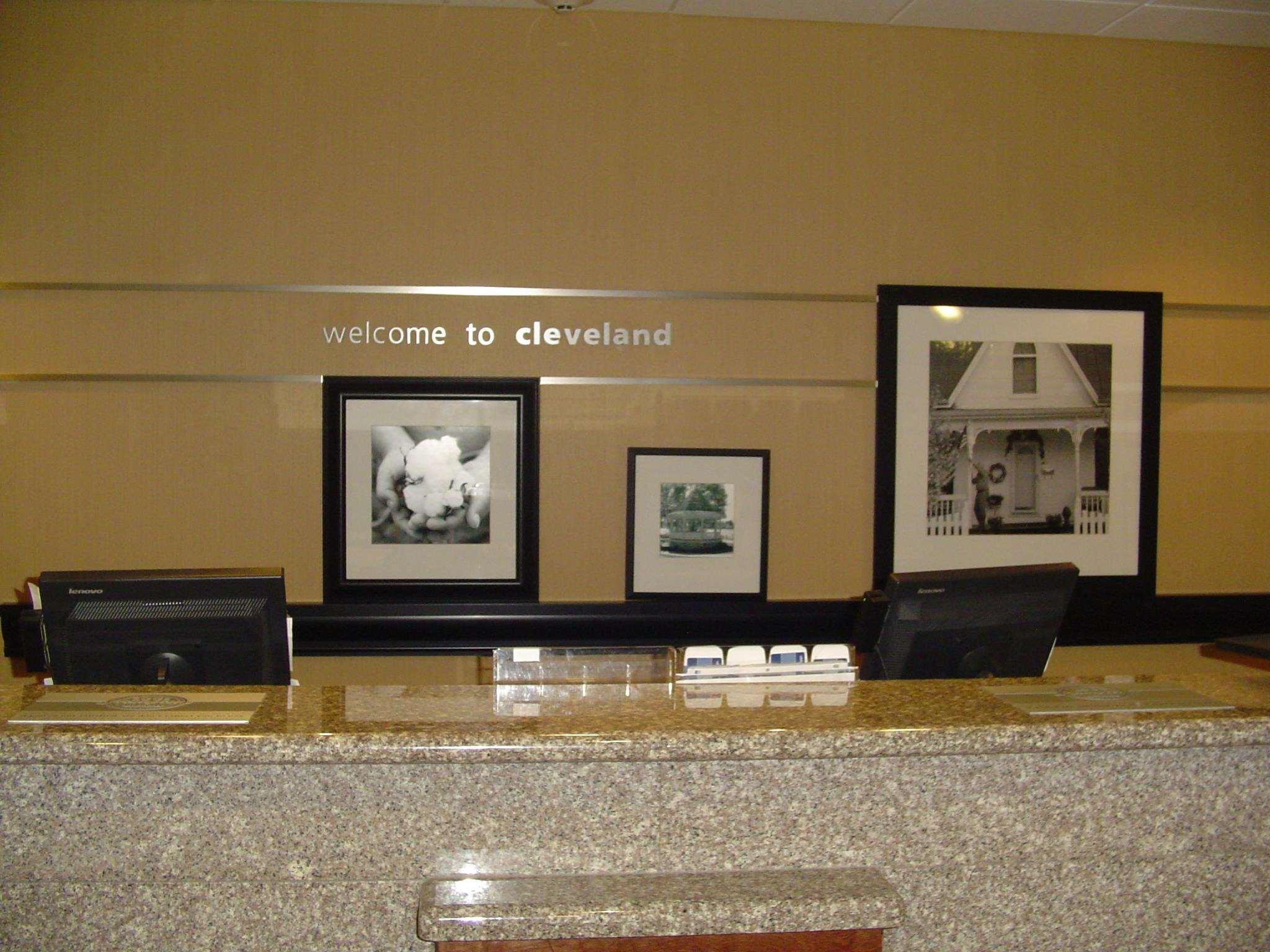 Hampton Inn Cleveland Interior photo