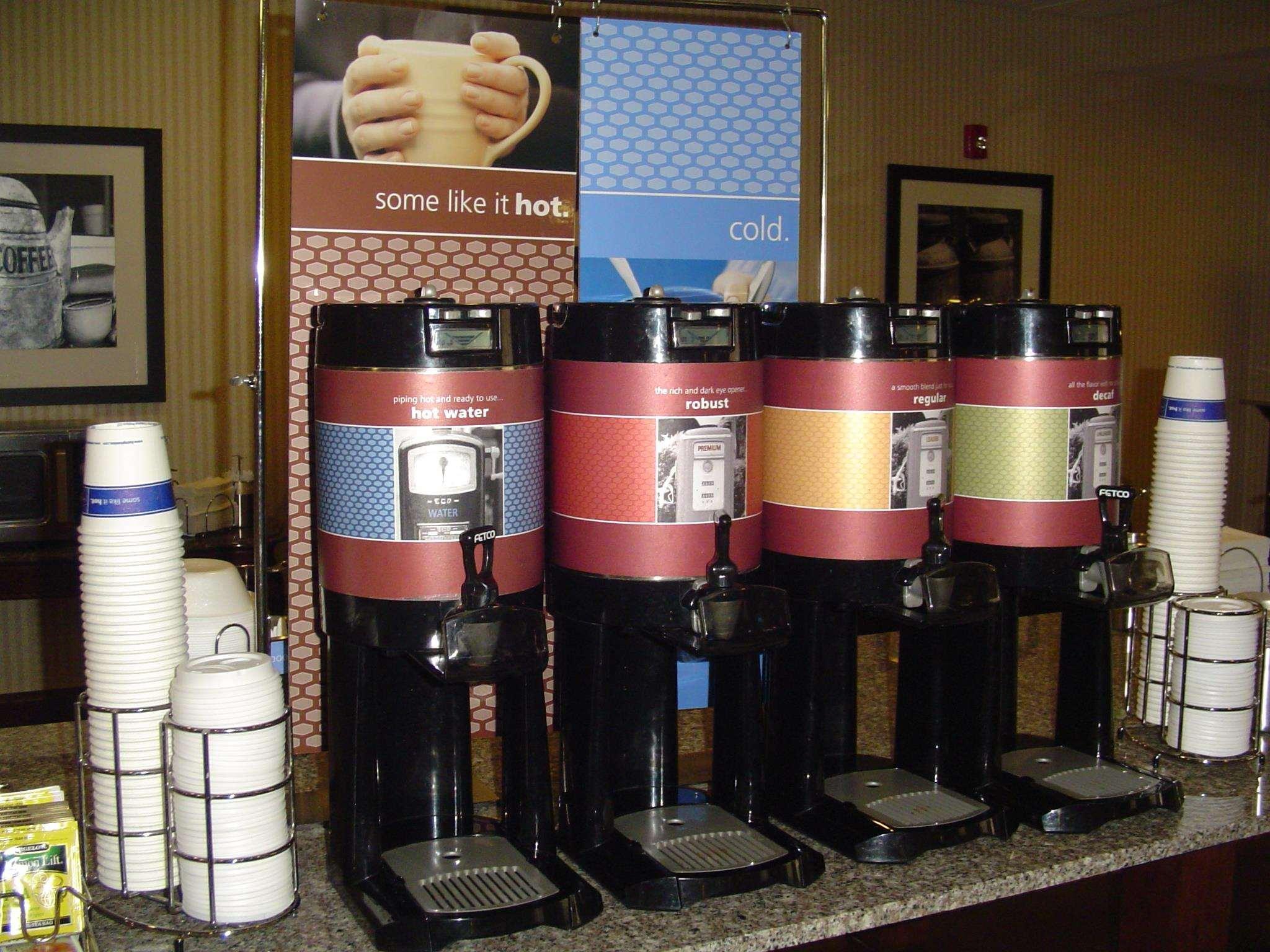 Hampton Inn Cleveland Restaurant photo