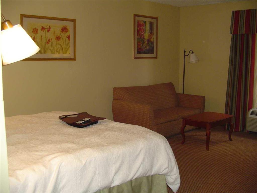 Hampton Inn Cleveland Room photo